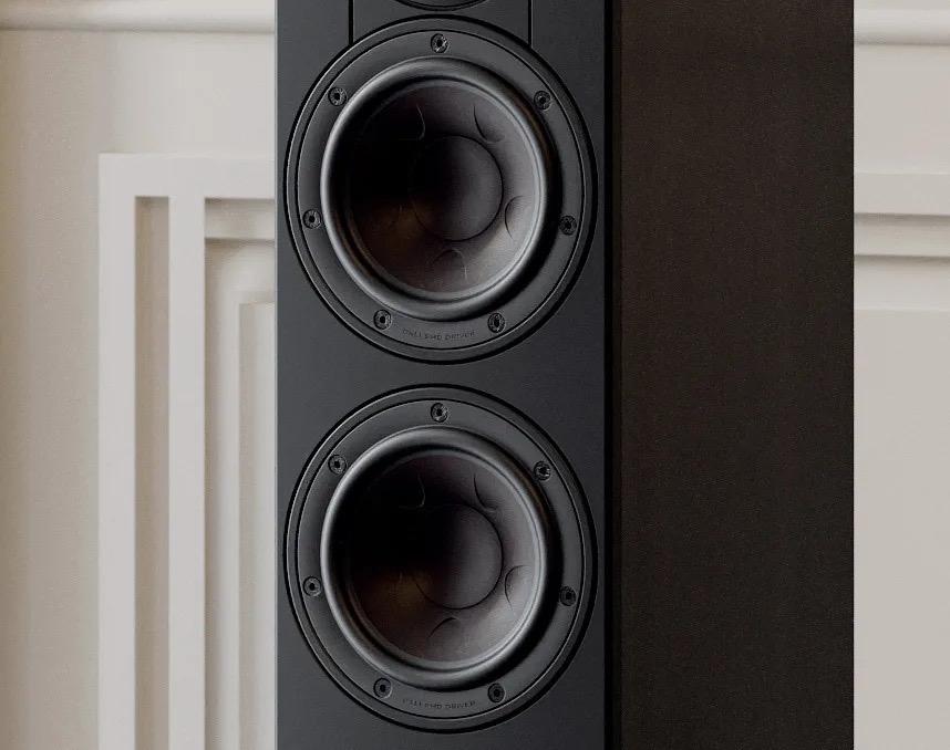 Gro_(imgi_28_SONIK-5_Black-Ash_Lifestyle_TV_Surround)